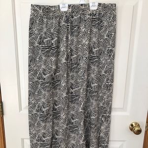 AGB- Long black and white skirt